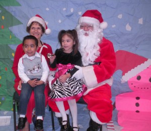 aa Some Little ones with Santa and Mrs Clause  (12)